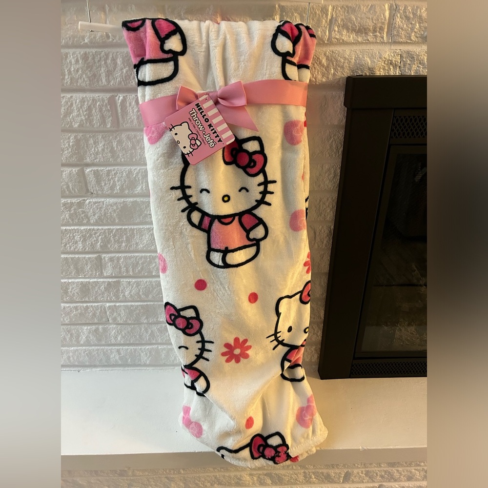 Hello kitty Daisy throw